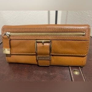 ❣️TODAY ONLY! $40❣️Michael Kors Cognac Leather Buckle Continental Wallet